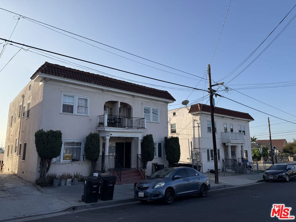 564 S Grande Vista Avenue