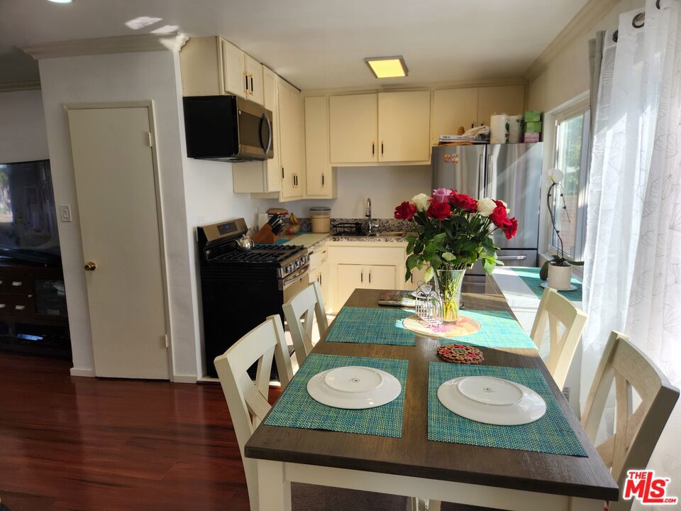 216 S Inglewood Avenue