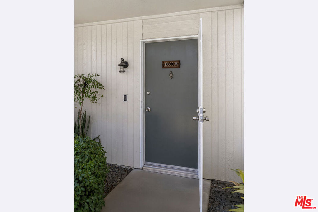 10500 Sunland Boulevard 2