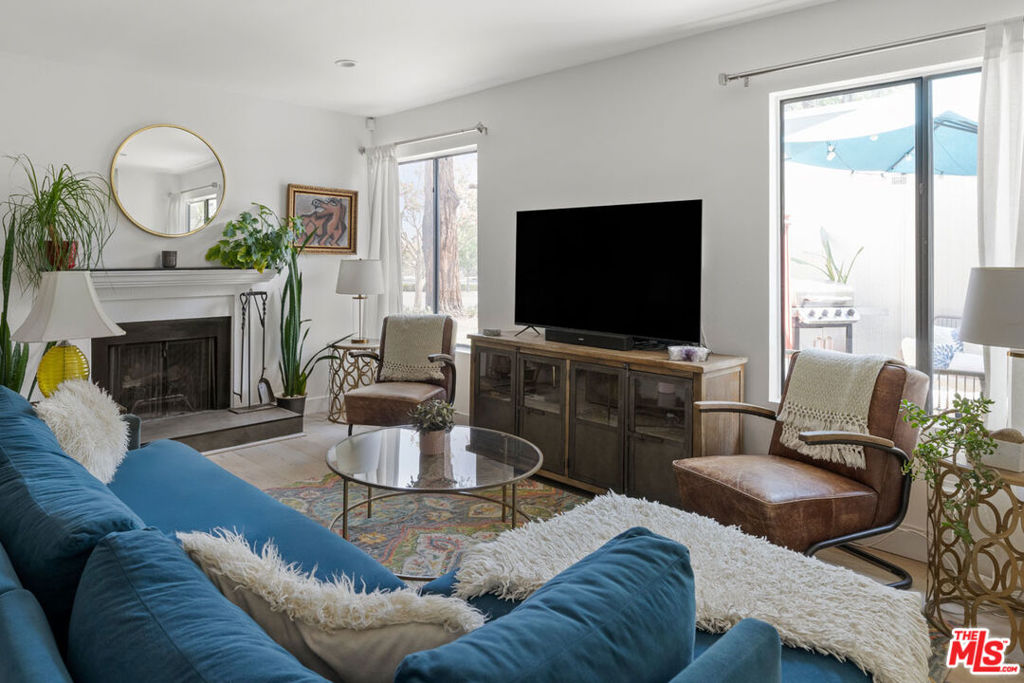 10500 Sunland Boulevard 2