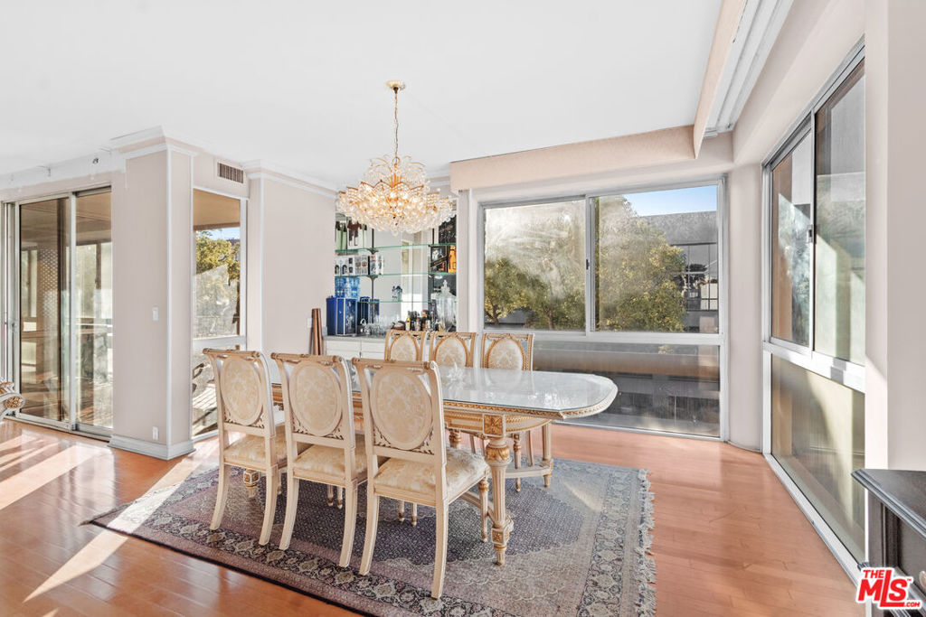 320 N Maple Drive 303