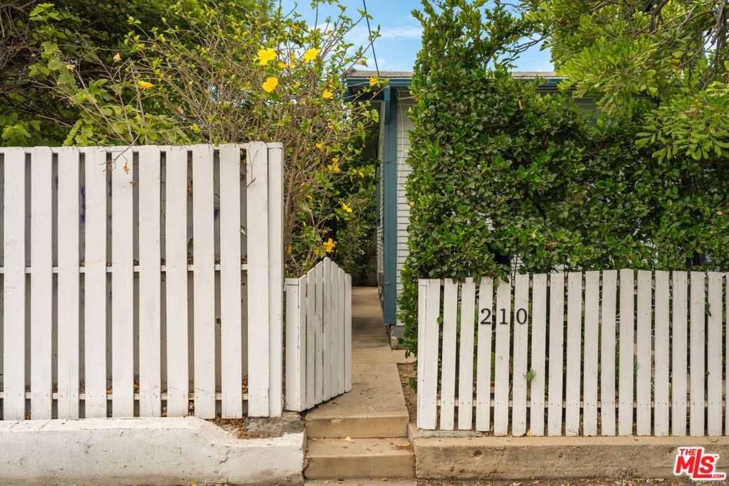 6039 Piedmont Avenue