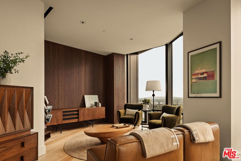 211 W Elm Court 29A