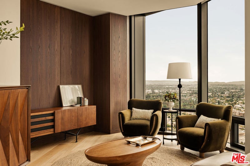 211 W Elm Court 29A