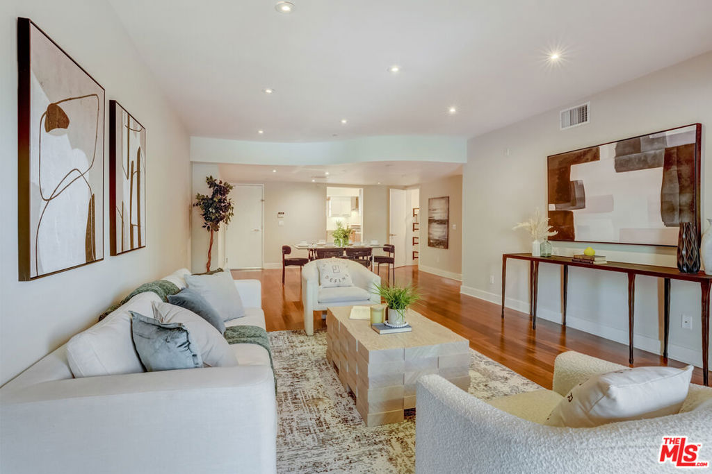 8788 Shoreham Drive 23