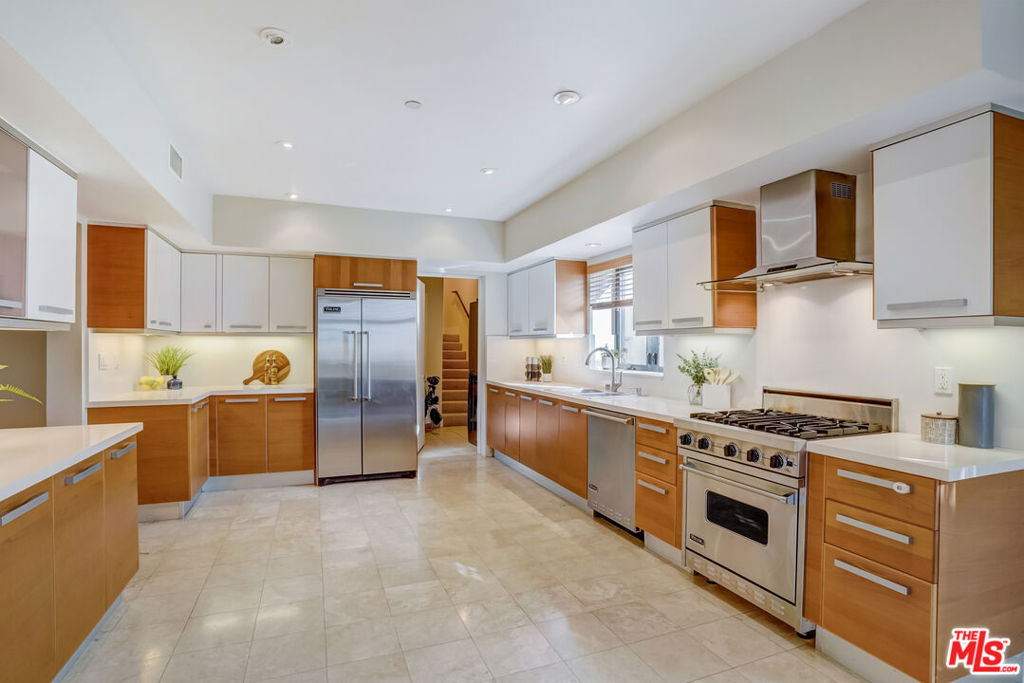 8788 Shoreham Drive 23