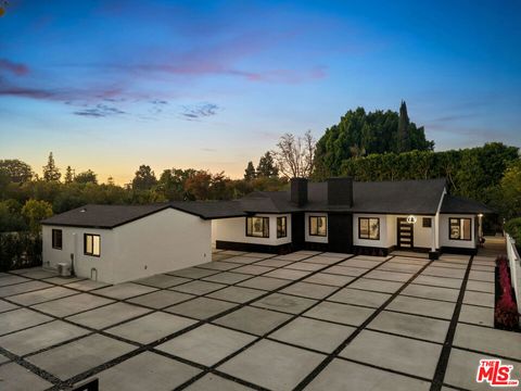 14011 Magnolia Boulevard Sherman Oaks CA 91423