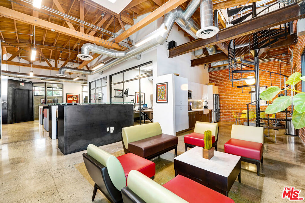 6122 Washington Boulevard