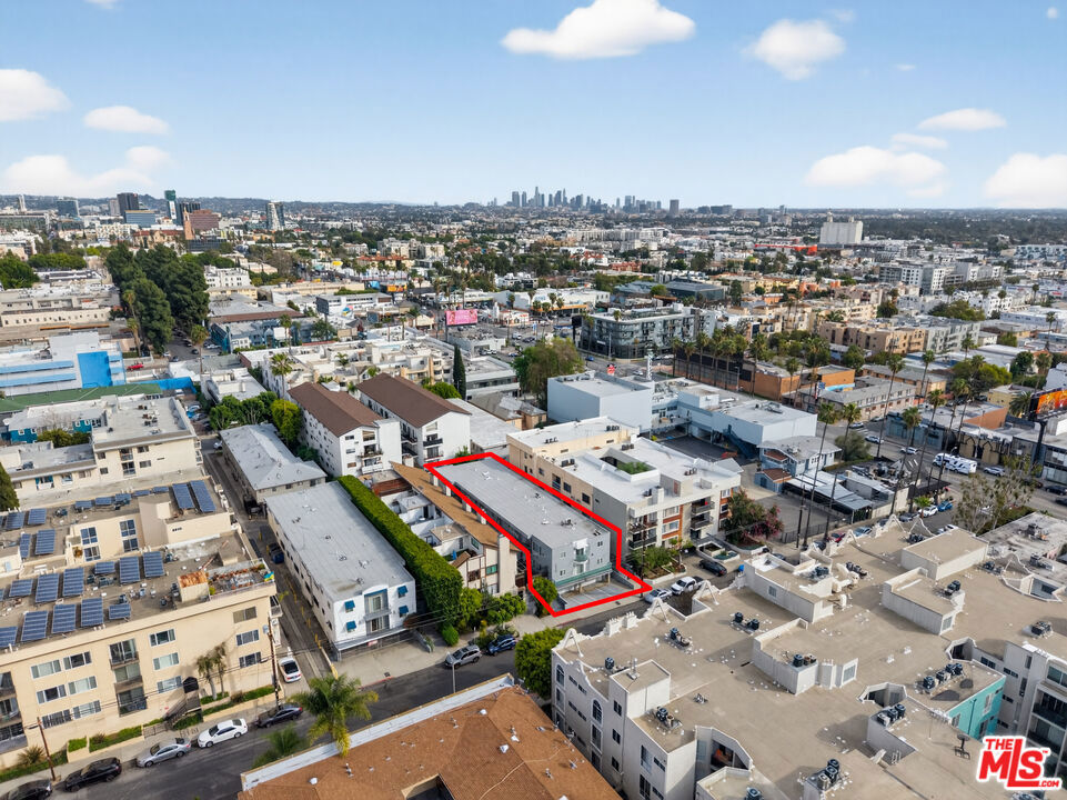 1530 N Formosa Avenue