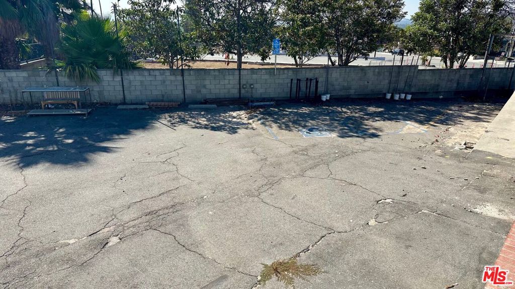 912 E Altadena Drive