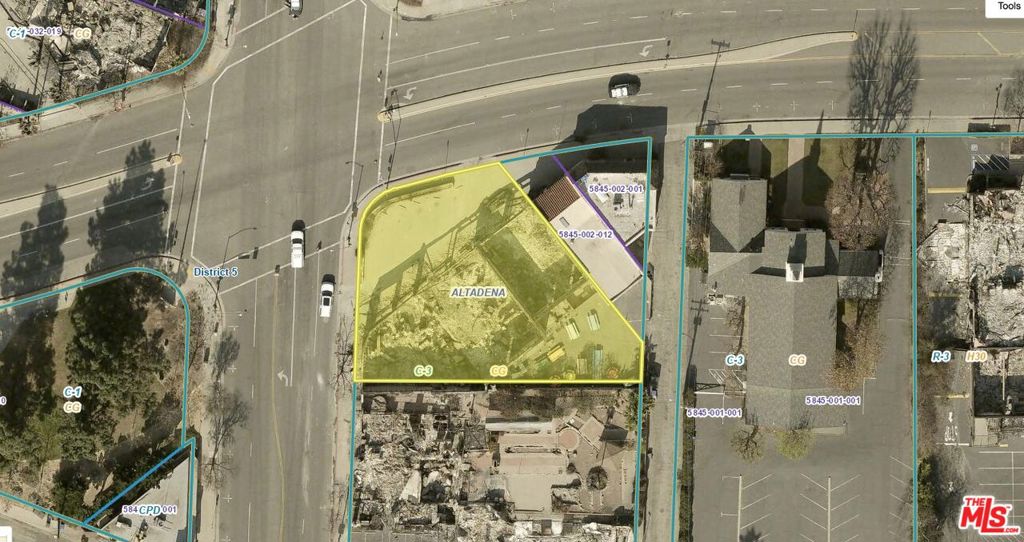 912 E Altadena Drive