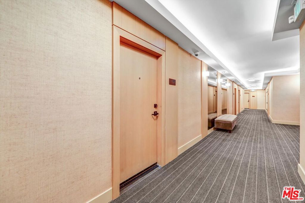 999 N Doheny Drive 306