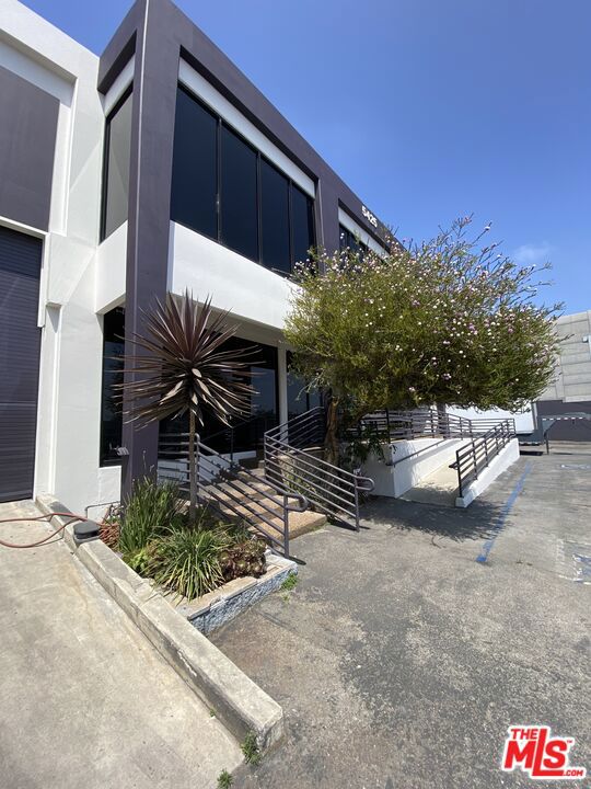Properties 1 5425 Grosvenor Boulevard