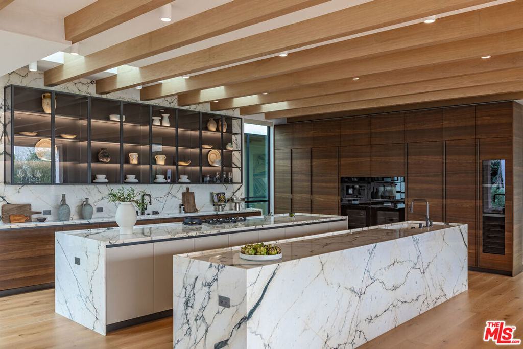1307 N Doheny Drive