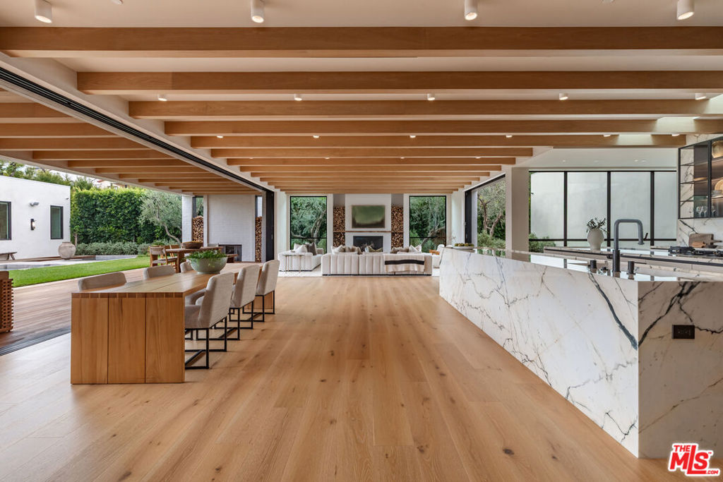 1307 N Doheny Drive