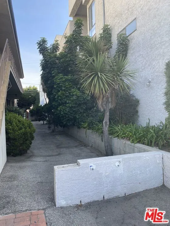 Los Angeles, California 90025, United States, ,1 BathroomBathrooms,Residential,Active,164029