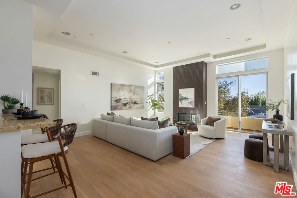 5525 W Olympic Boulevard 402