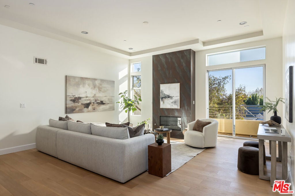 5525 W Olympic Boulevard 402