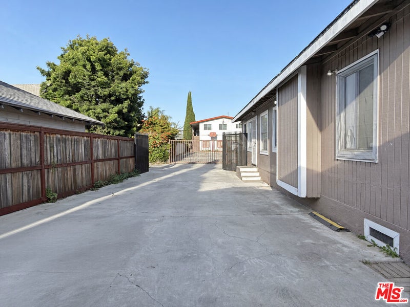 740 Daisy Avenue