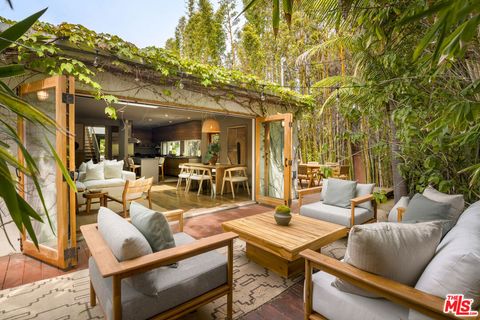 Photo of 1126 Indiana Avenue, Venice, CA 90291 (MLS # 26852547)