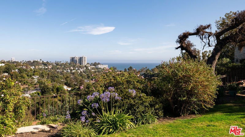 528 Chautauqua Boulevard