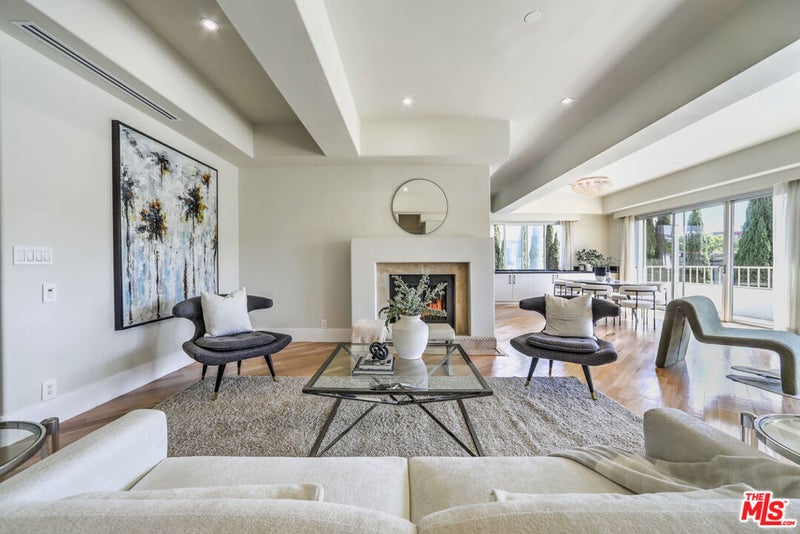 339 N Palm Drive 201