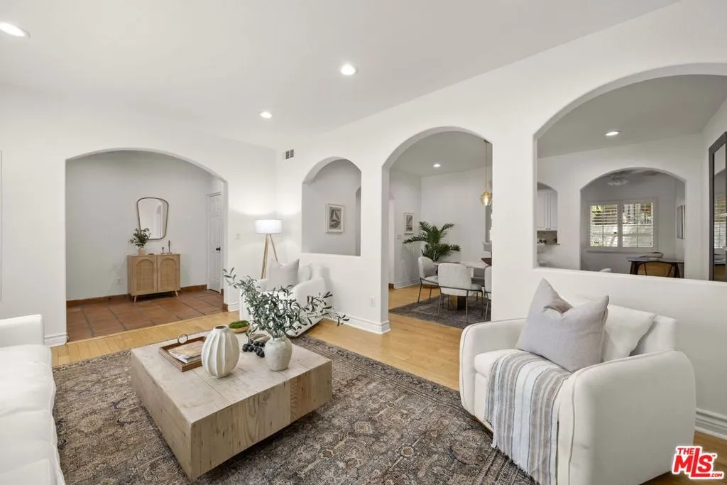 Los Angeles, California 90048, United States, 2 Bedrooms Bedrooms, ,3 BathroomsBathrooms,Residential,Active,184832