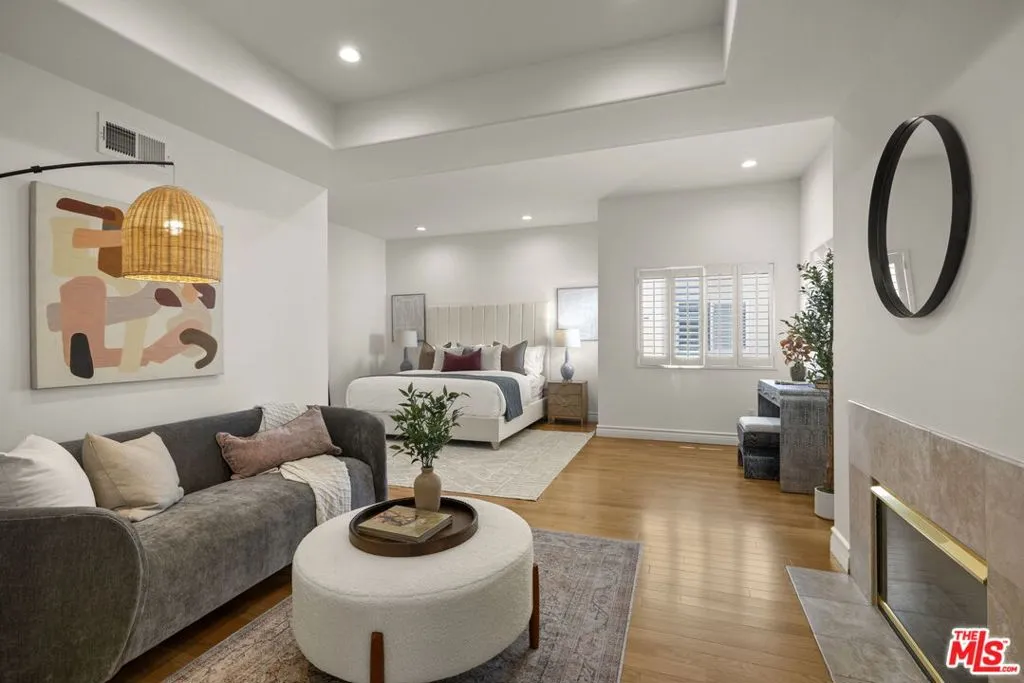 Los Angeles, California 90048, United States, 2 Bedrooms Bedrooms, ,3 BathroomsBathrooms,Residential,Active,184832