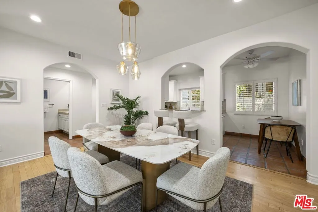 Los Angeles, California 90048, United States, 2 Bedrooms Bedrooms, ,3 BathroomsBathrooms,Residential,Active,184832