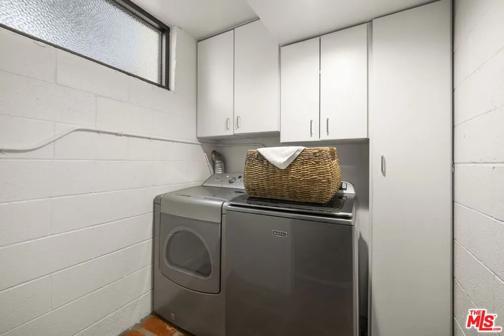 Los Angeles, California 90048, United States, 2 Bedrooms Bedrooms, ,3 BathroomsBathrooms,Residential,Active,184832