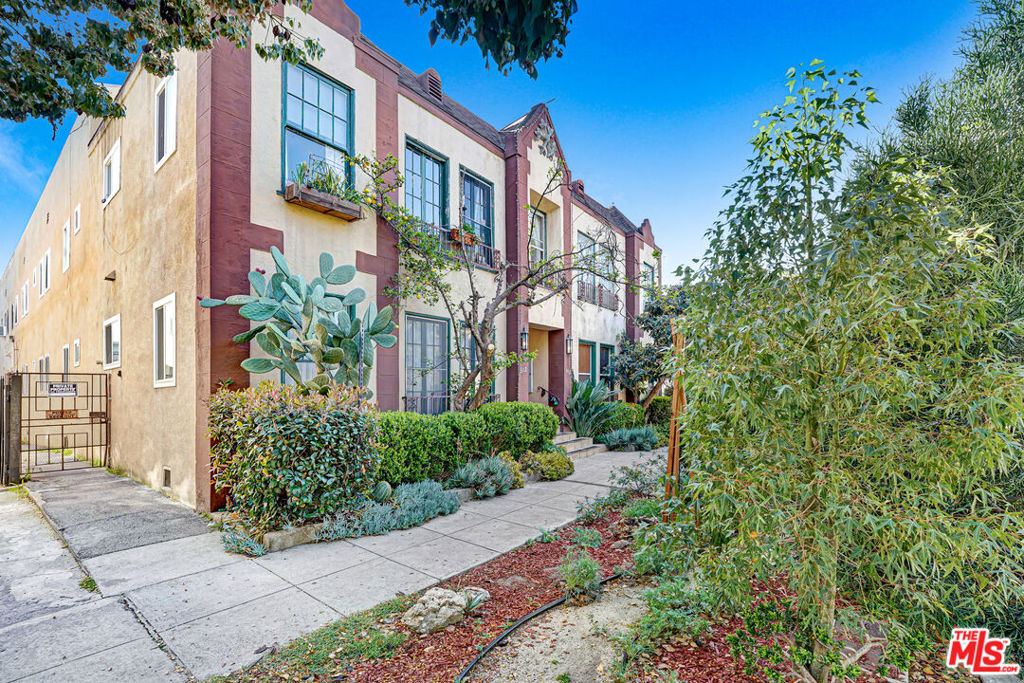 512 N Alexandria Avenue