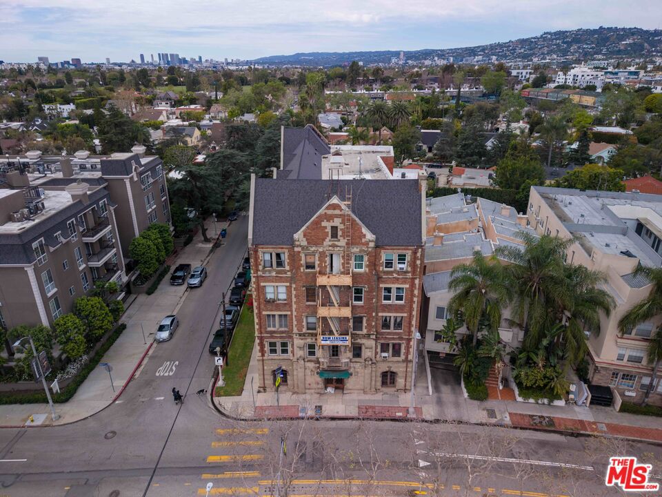 601 N Rossmore Avenue