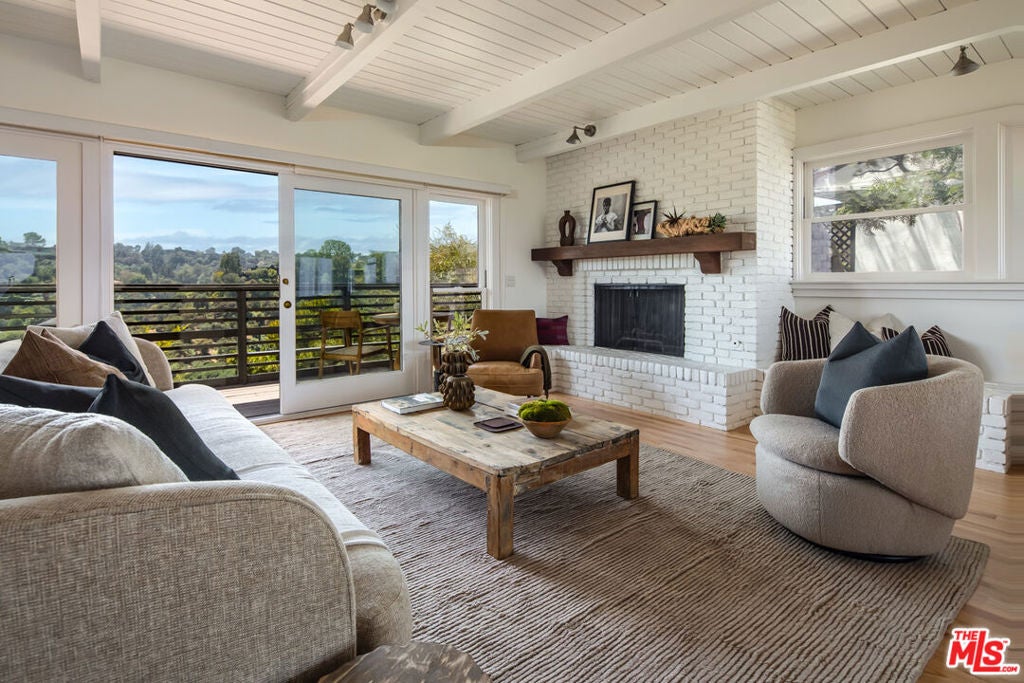 8595 Skyline Drive