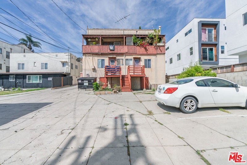 328 N Alexandria Avenue