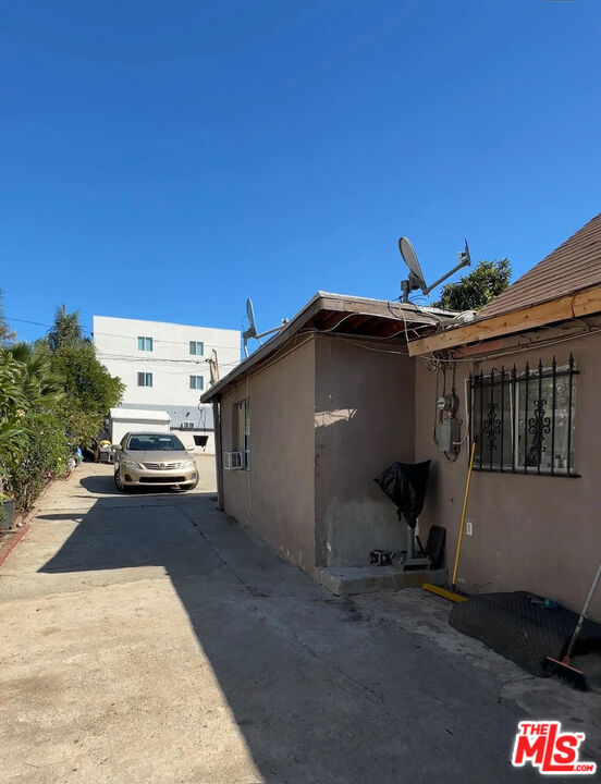 2517 Houston Street