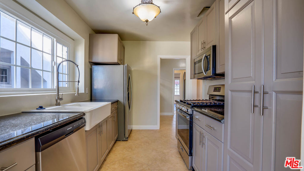 1306 S Longwood Avenue