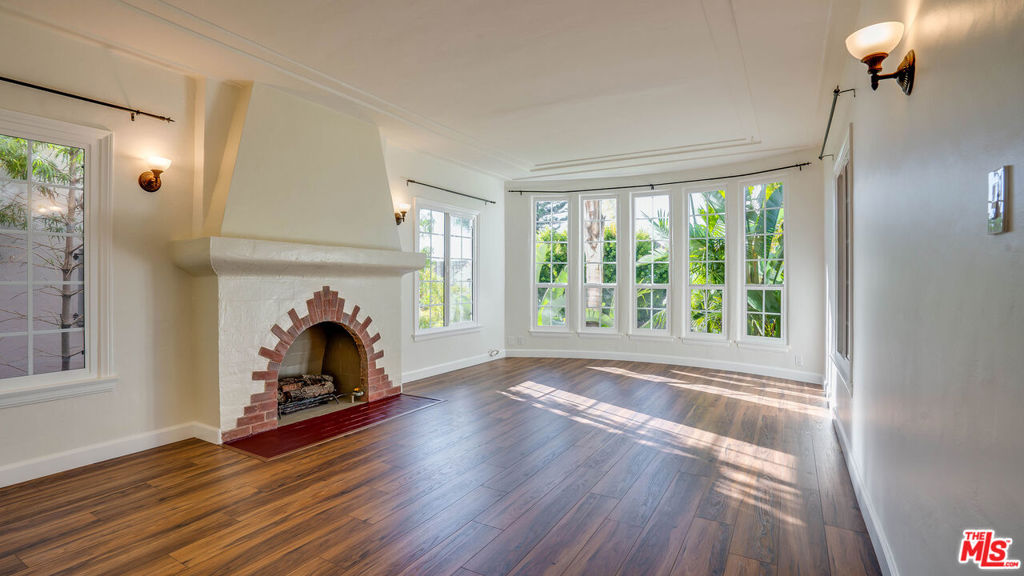 1306 S Longwood Avenue