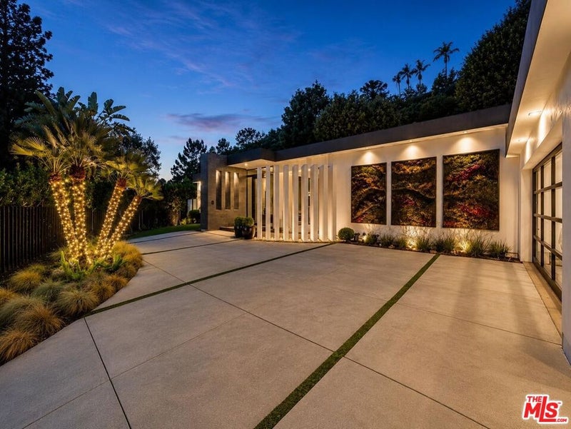 1049 Loma Vista Drive