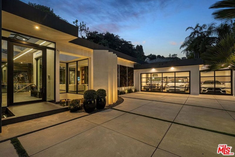1049 Loma Vista Drive