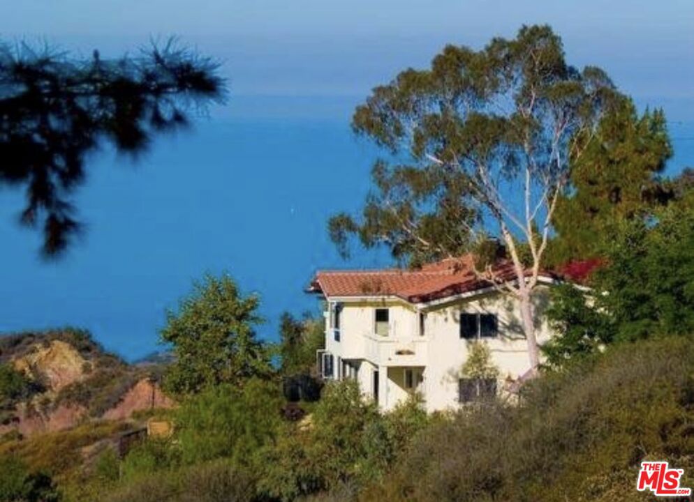 2566 Tuna Canyon Road