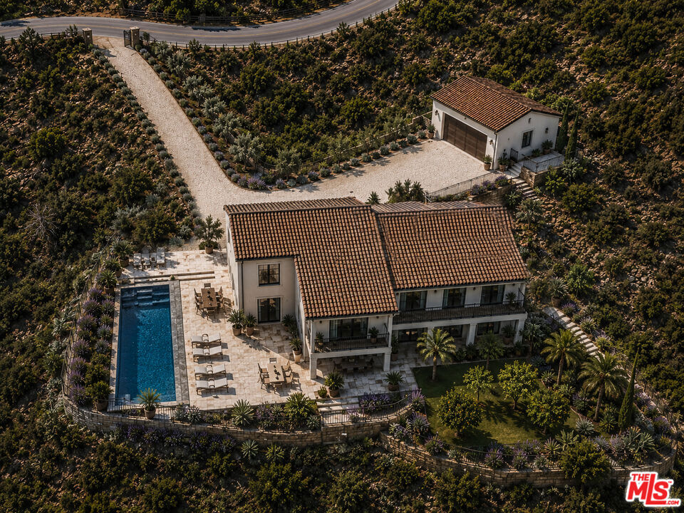 2566 Tuna Canyon Road