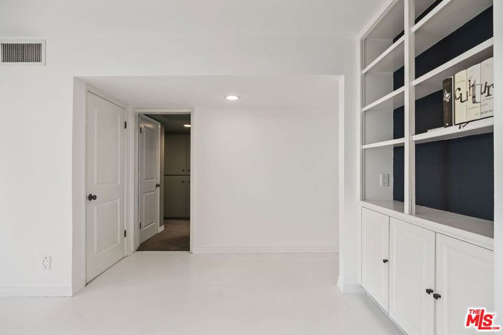 949 N Kings Road 309