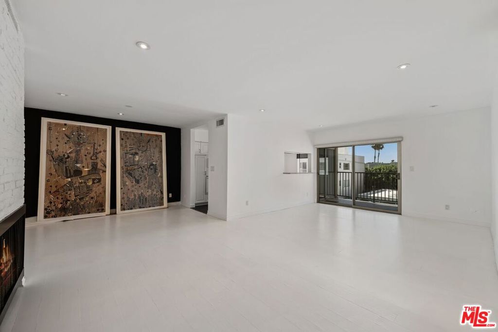 949 N Kings Road 309