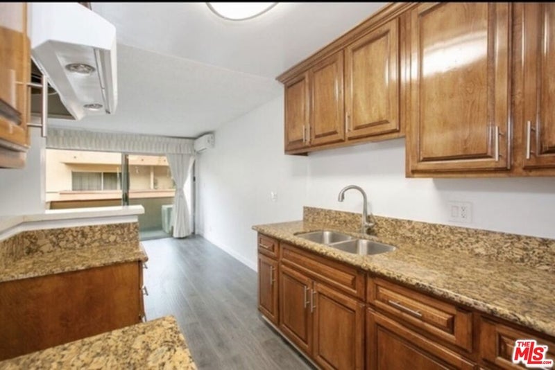 855 Victor Avenue 210