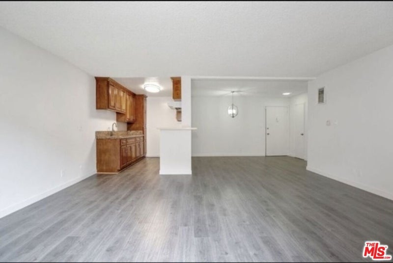 855 Victor Avenue 210