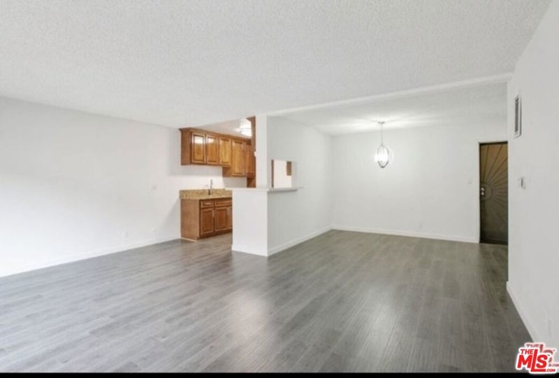 855 Victor Avenue 210