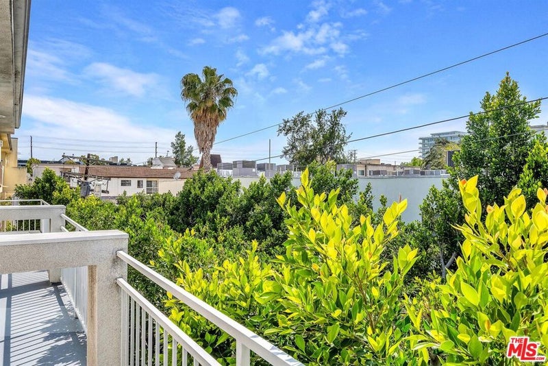 117 S Clark Drive 305