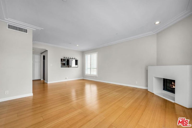 117 S Clark Drive 305