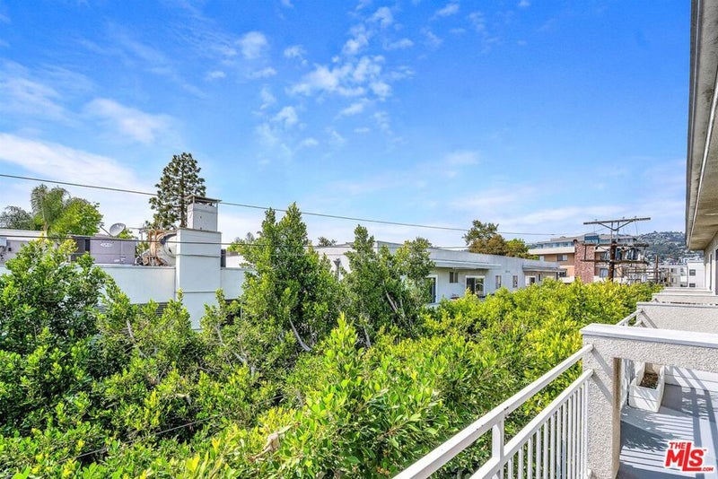 117 S Clark Drive 305