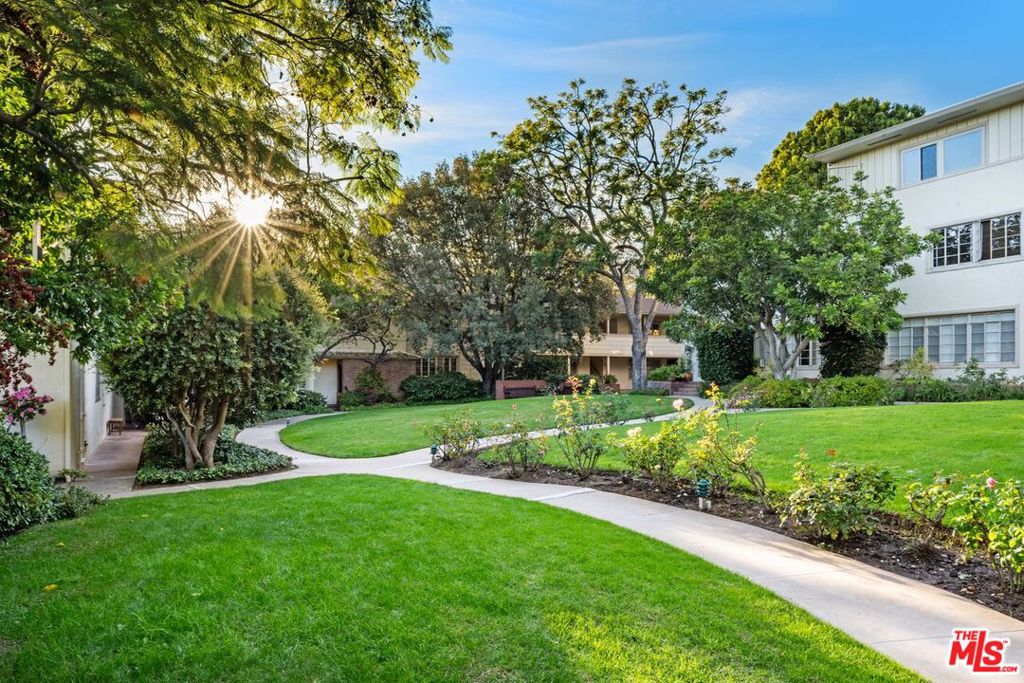 11901 W Sunset Boulevard 206